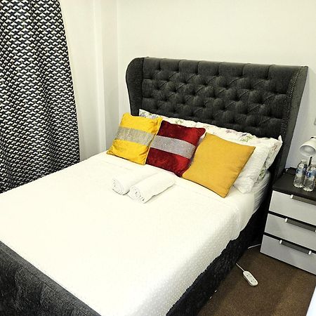 London Sleephouse Partying Is Not Allowed Pls المظهر الخارجي الصورة