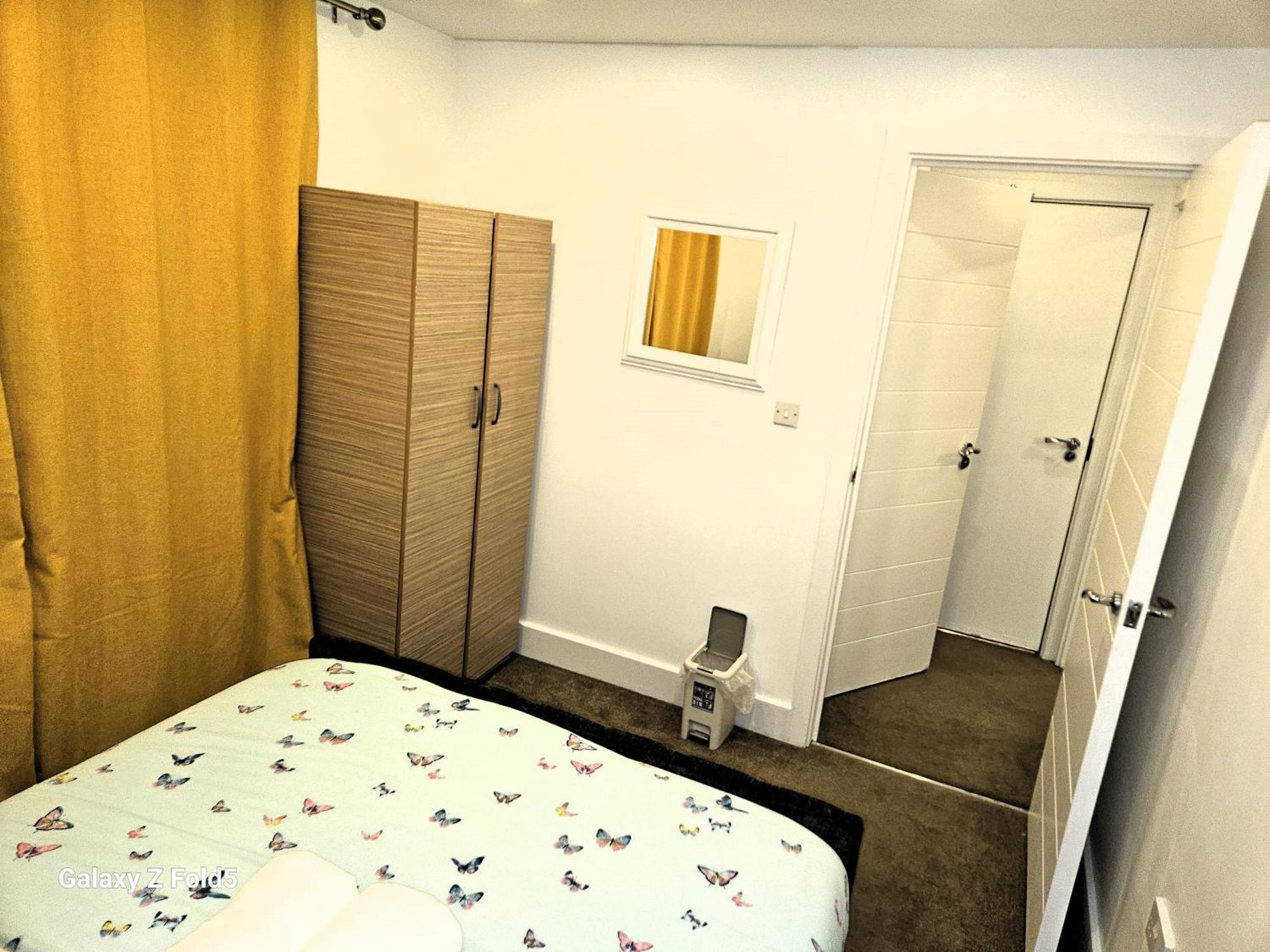 London Sleephouse Partying Is Not Allowed Pls المظهر الخارجي الصورة